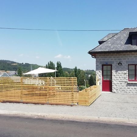 Gite De Granit Noir Besse-et-Saint-Anastaise Exterior photo