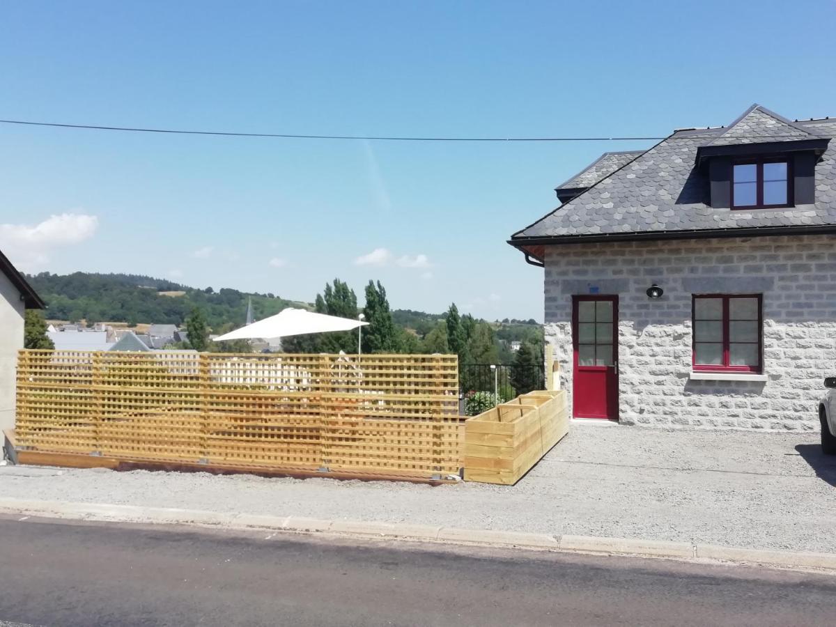 Gite De Granit Noir Besse-et-Saint-Anastaise Exterior photo